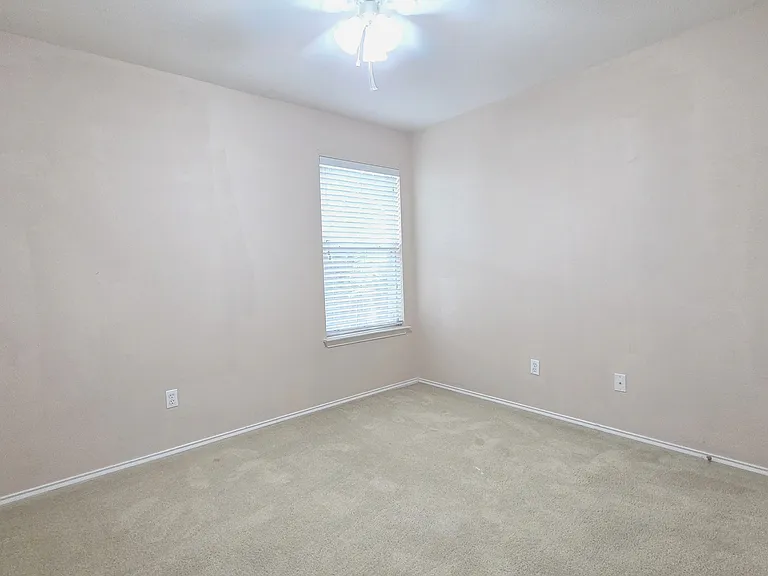 307 Golden Gate Dr — Photo 9