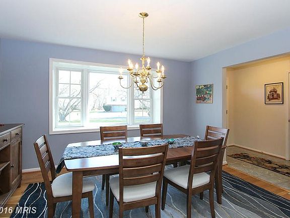 3rd image of 4217 Queen Mary Dr