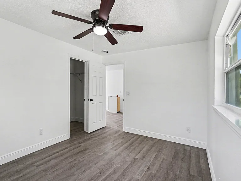 5240 Sutton Ave — Photo 14