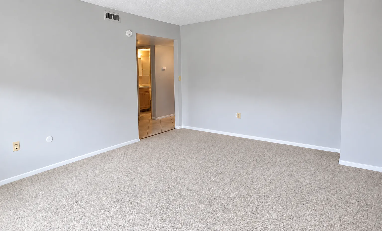 2 bed, 850 sqft, $2,099 — Photo 3