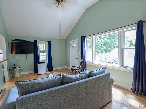 5th image of 3009 Briar Ln