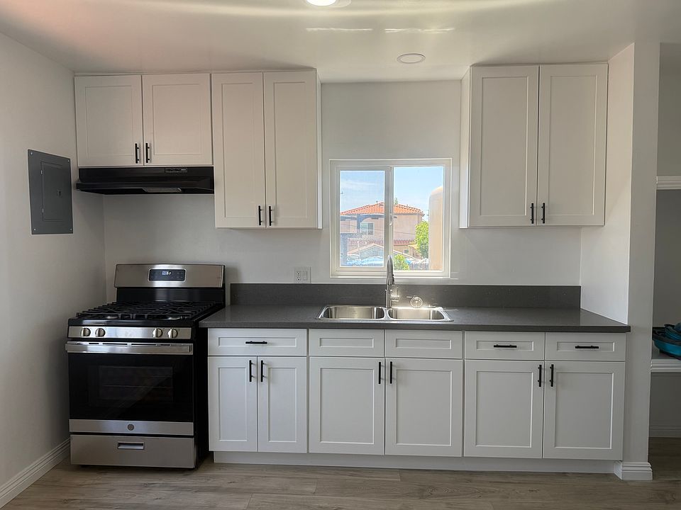 Kitchen
New cabinets, sink and faucet
New GE stove
Recessed lights