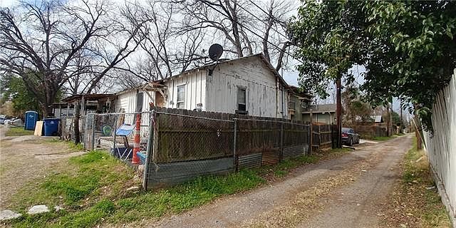 2nd image of 54 Lynn St