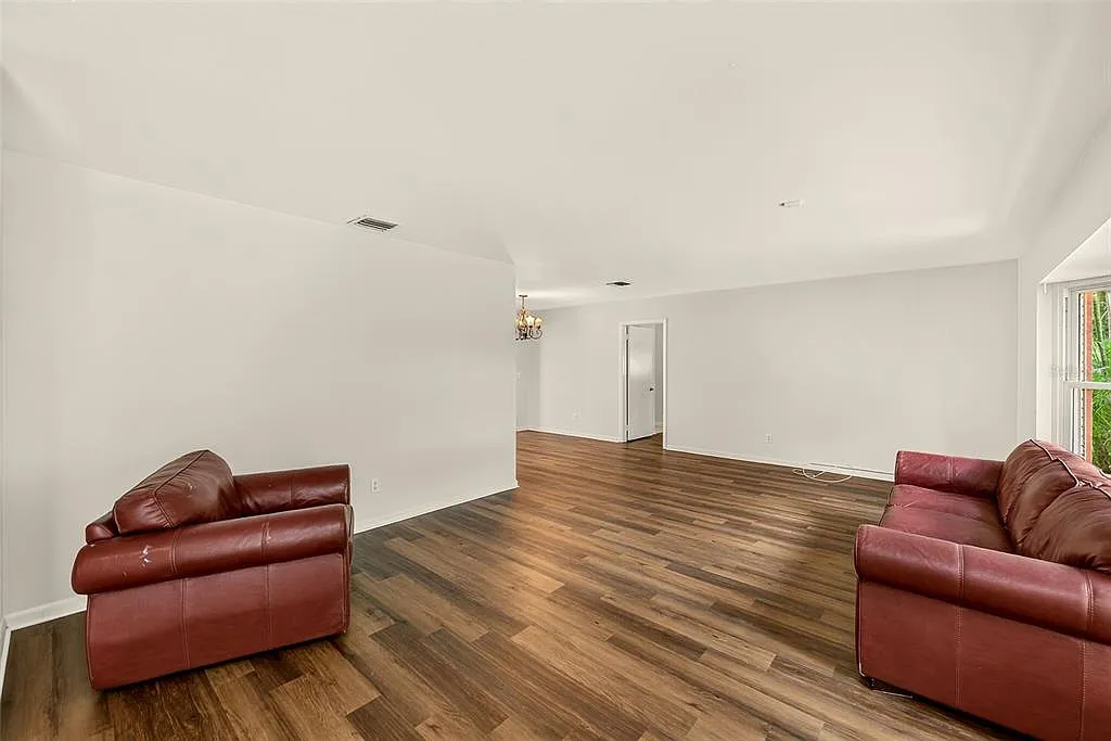 4 bed, 2.0 bath, 1739 sqft, $3,200 — Photo 4