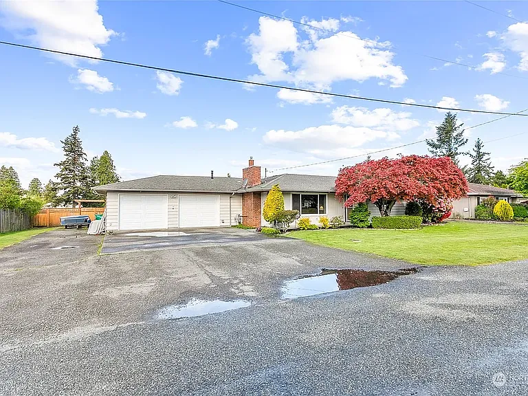 21235 Plaza Dr — Photo 2