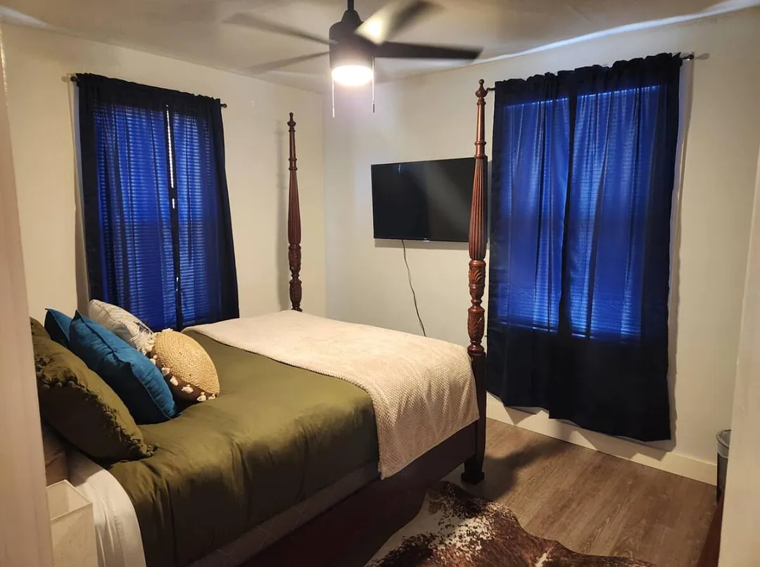 3 bed / 1 bath on the Boulevard! — Photo 4