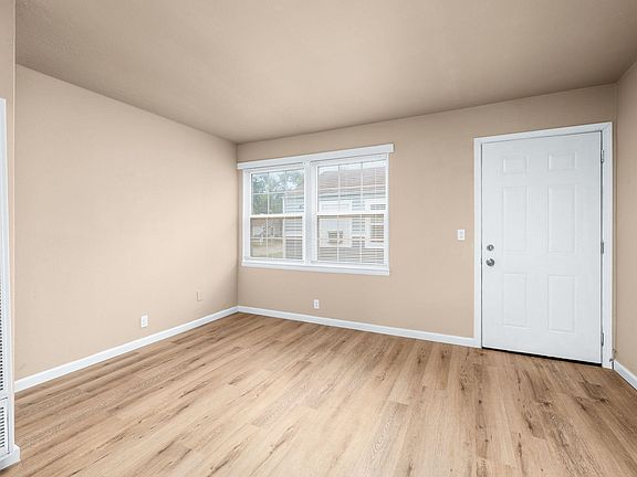 5th image of 2529-2560 N Park Pl