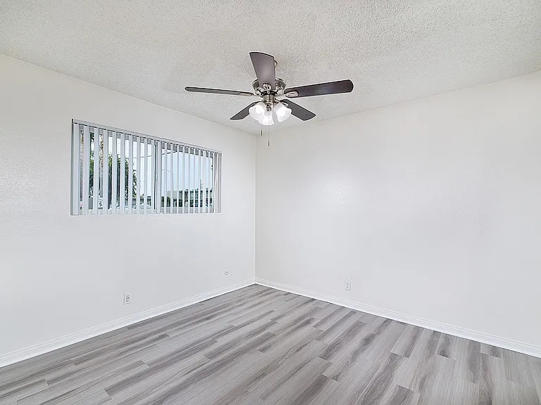 Pine Vista Apartments — Photo 16