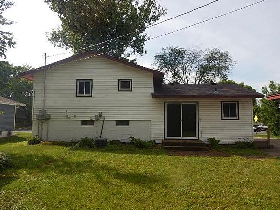 4th image of 12024 Oak Park Blvd NE