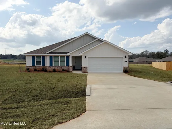 119 Dewberry Dr, Lucedale, MS 39452