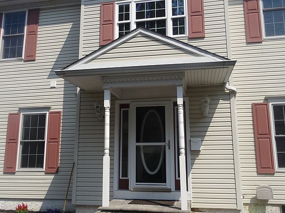 3rd image of 104 E Turnbull Ave