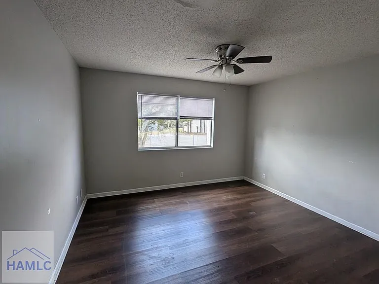 Brett Dr — Photo 2