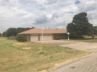 1230 W Chrysler Ave, Blackwell, OK 74631