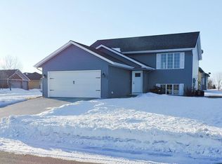 156 Creekside Ct, Eagle Lake, MN 56024
