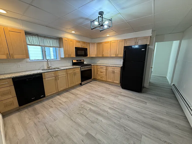 41 Pulaski St #1 — Photo 6
