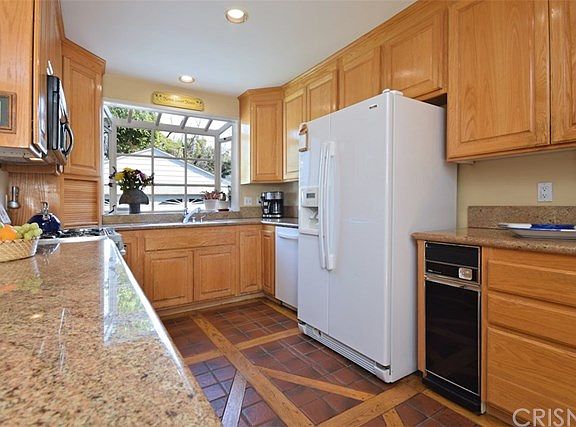 3rd image of 4236 Bakman Ave