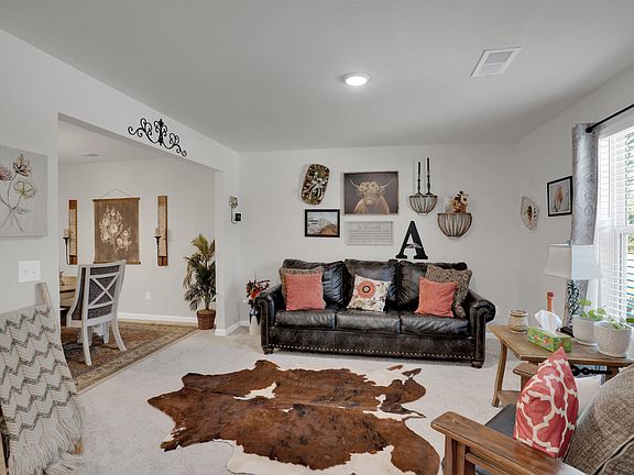 3rd image of 86 Carriagebrook Cir