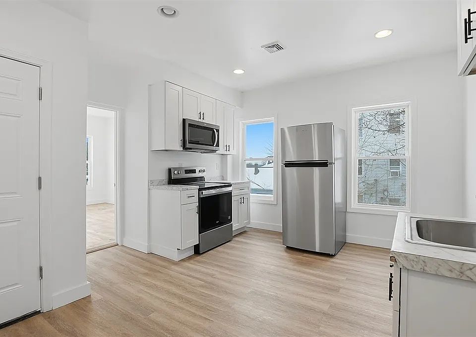1st image of 441 Water St #3