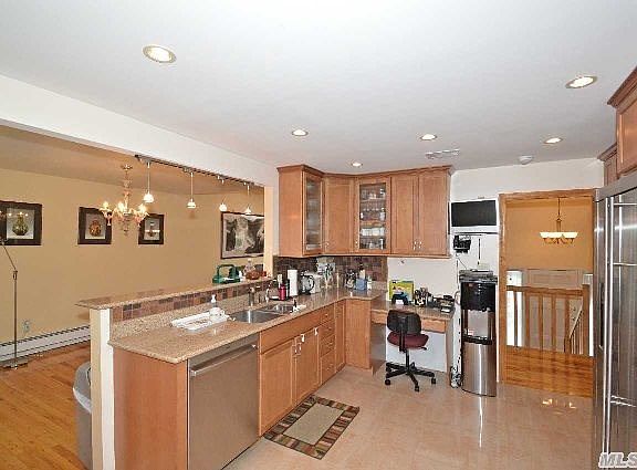 4th image of 390 Elm Dr