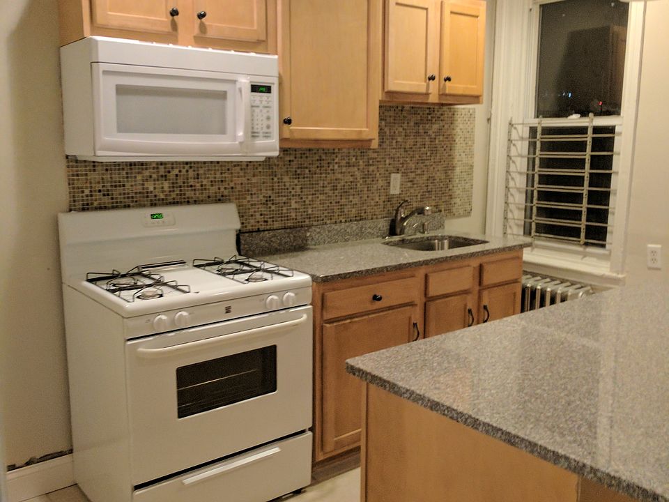1st image of 3144 Clifford St #3