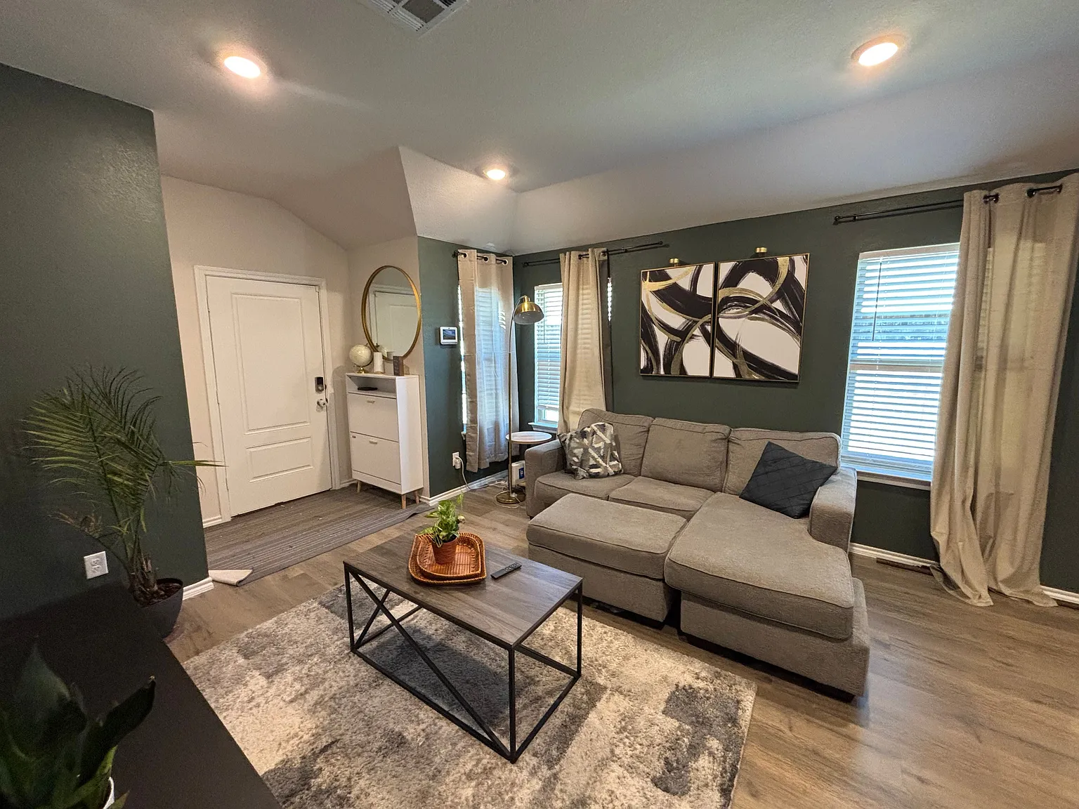 3 bed, 2.0 bath, 1550 sqft, $2,500 — Photo 3