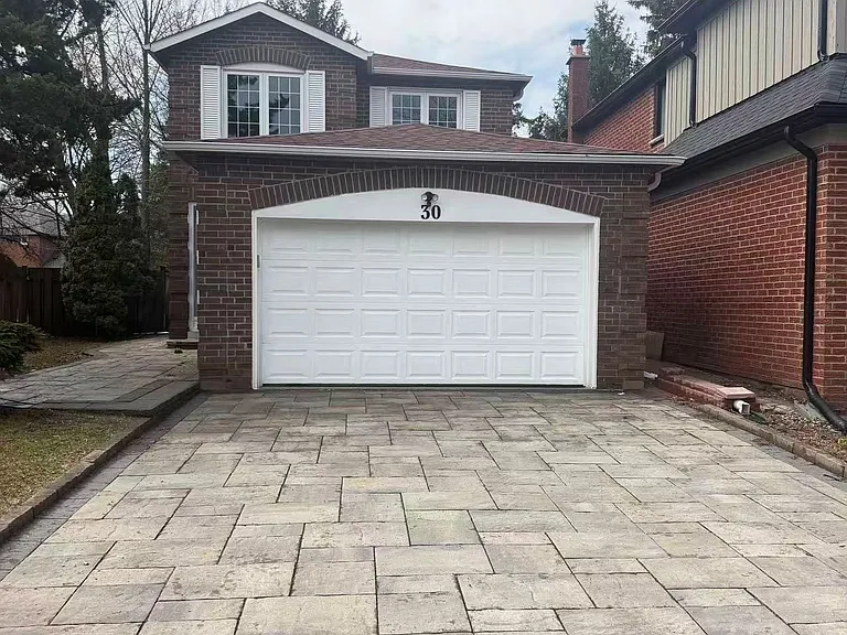 30 Marlow Cres — Photo 1