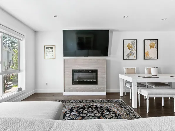 1032 Cloverdale Ave #7, Saanich, BC V8X 2T9