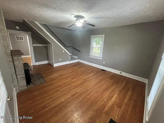 3 bed, 1.0 bath, 1900 sqft, $1,500 — Photo 2