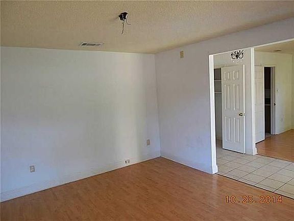 4th image of 836 Kathy St