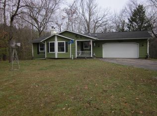 E12166 Side Rd, Baraboo, WI 53913