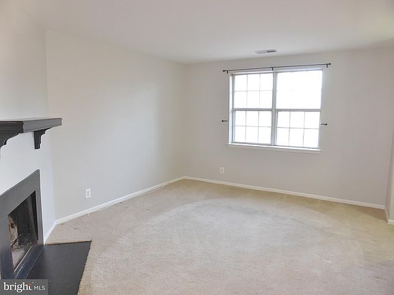 3rd image of 2852 S Wakefield St #C