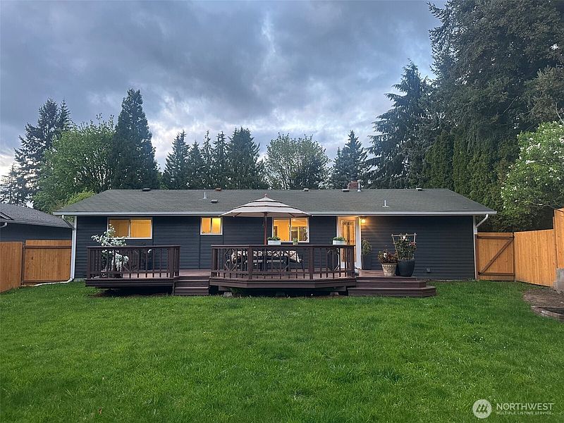 4th image of 616 212th Street SW