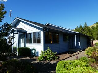 7692 N Bank Rd, Roseburg, OR 97470