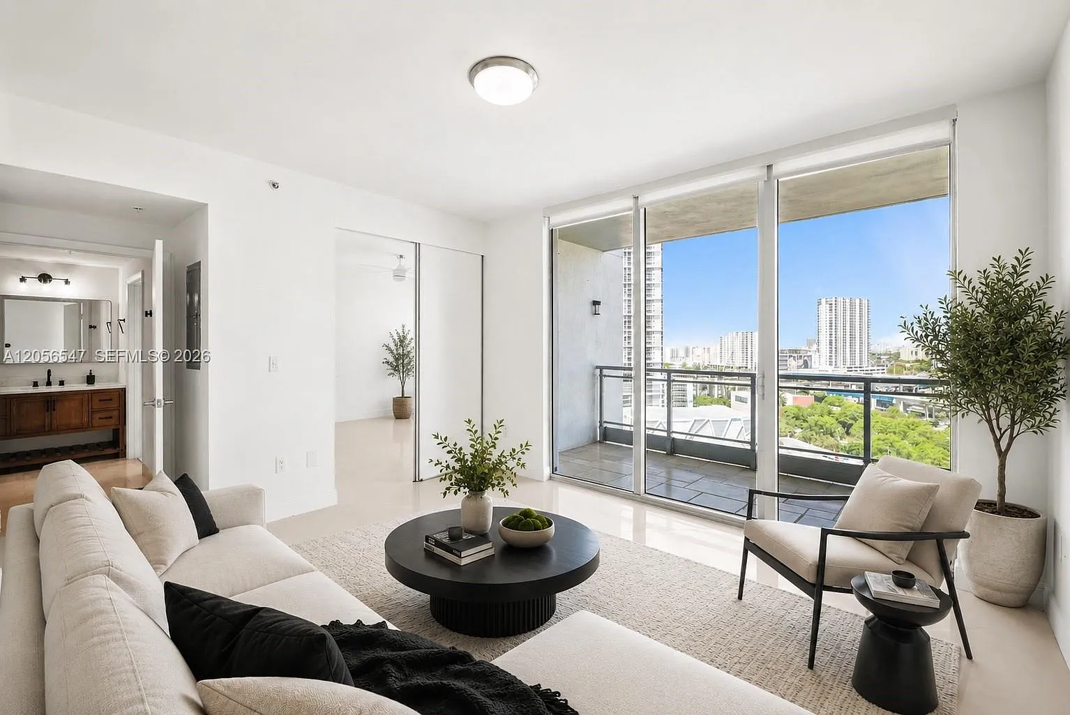 Ivy Condo — Photo 2