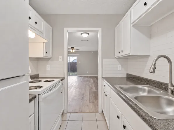 Cole Apartments, 911 Cole St #79e7c8d59, Bryan, TX 77803