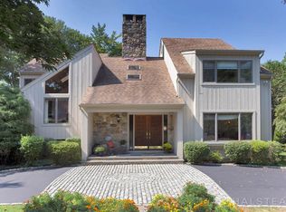 27 Hedge Brook Ln, Stamford, CT 06903