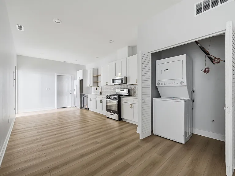 2301 S Laramie Ave #3 — Photo 8