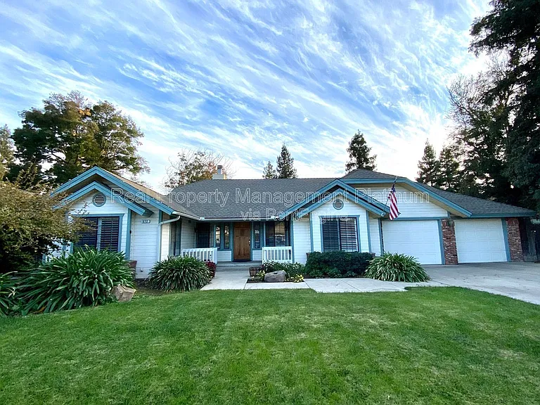 672 W Ellery Ave — Photo 2
