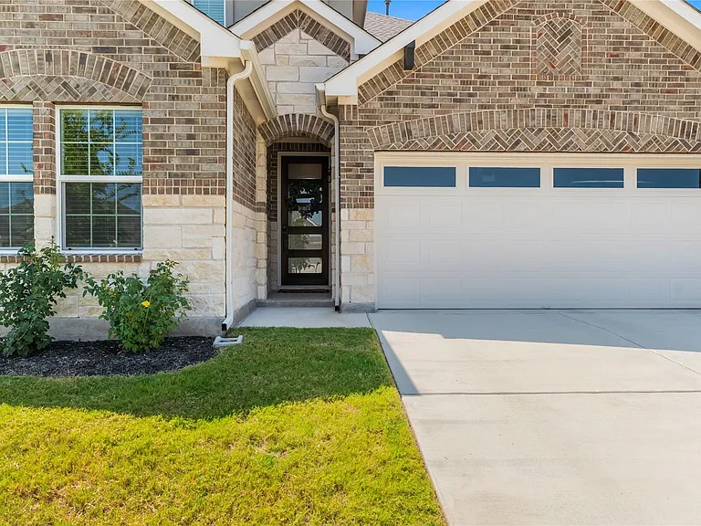 1828 Walnut Grove Bnd — Photo 4