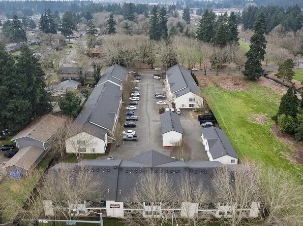 Corporate Woods Apartments