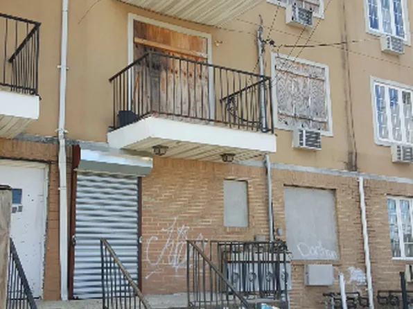 141 Beach 26 St, Far Rockaway, NY 11691