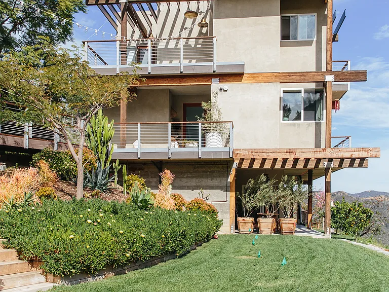 Medley Ln — Photo 29