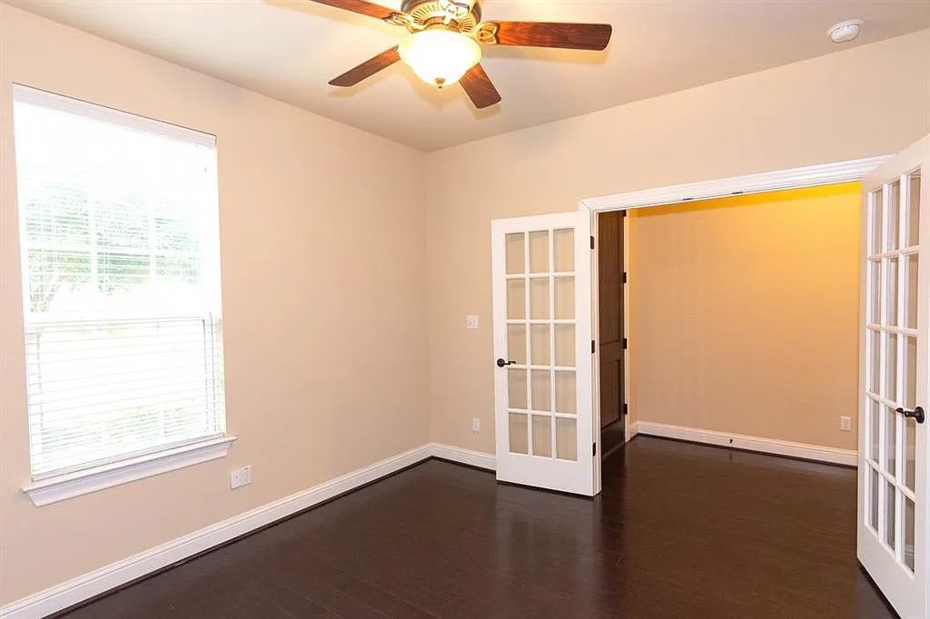 3 bed, 1979 sqft, $2,600 — Photo 4