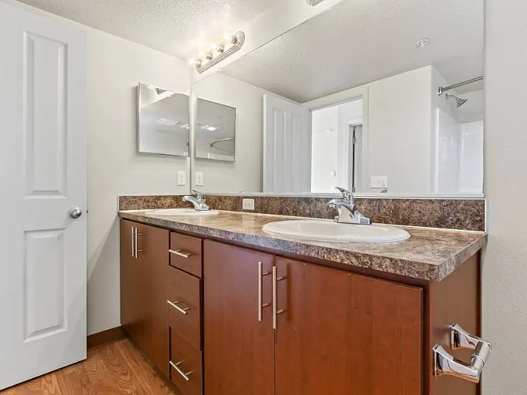 Cedar Falls Apartments — Photo 16