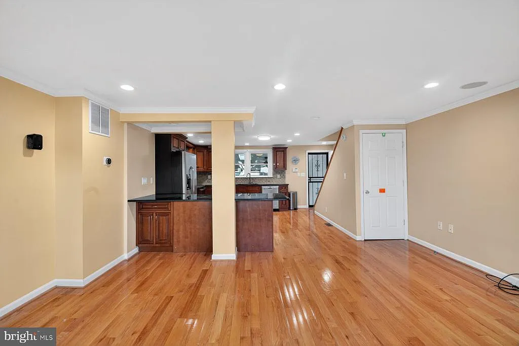 2 bed, 2.0 bath, 1620 sqft, $2,100 — Photo 3