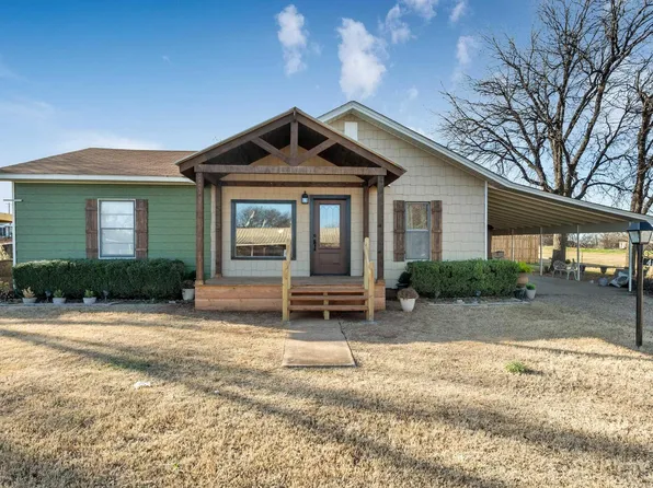 411 W Ruby Ave, Iowa Park, TX 76367