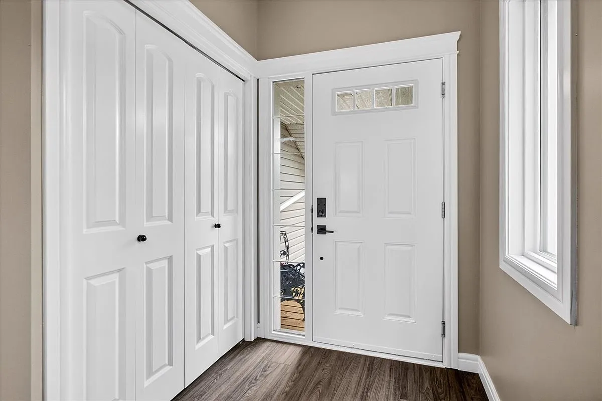 3 bed 2.5 bath Single Garage Duplex in Southfort! — Photo 3