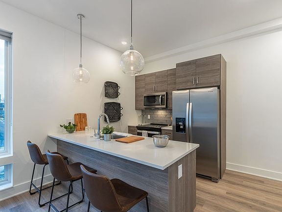 4th image of 5545 Pulaski Ave #101