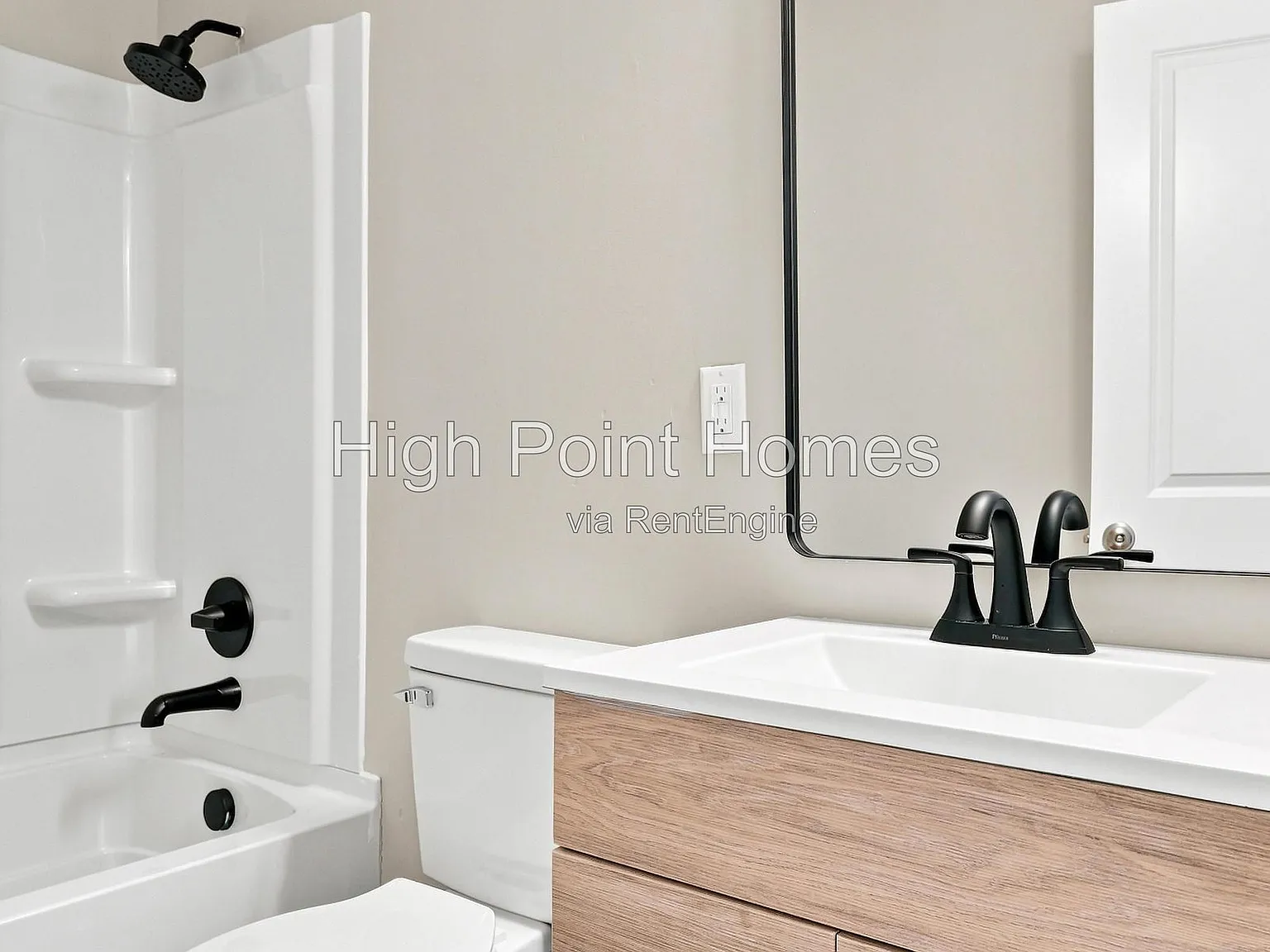 4 bed, 1.5 bath, 1392 sqft, $1,750 — Photo 3