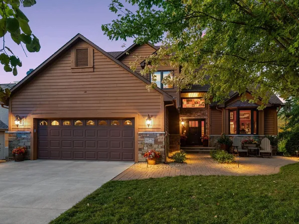 19220 McKinley Ct, Shorewood, MN 55331